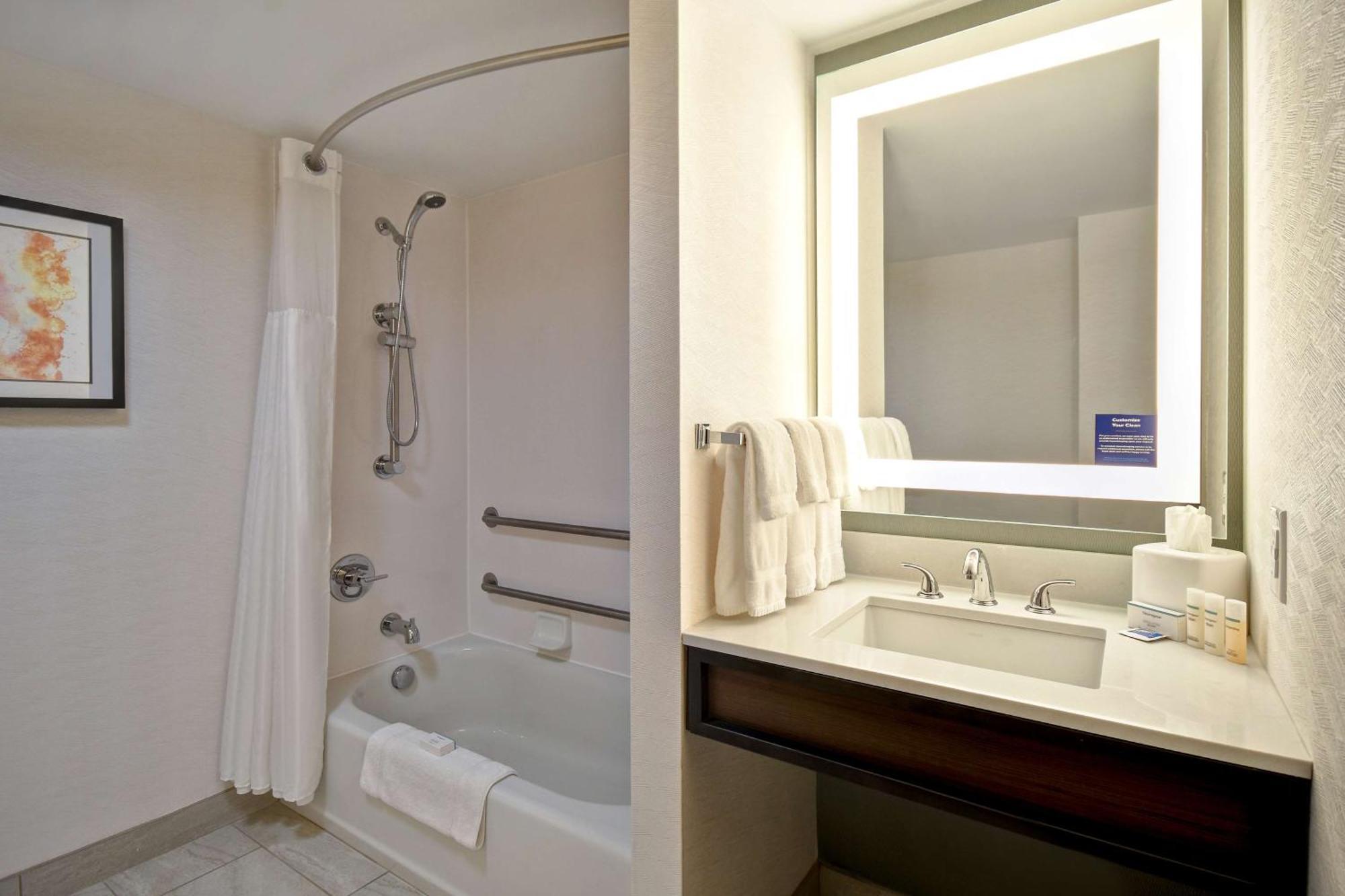 Hilton Garden Inn Detroit Metro Airport Romulus Exterior foto